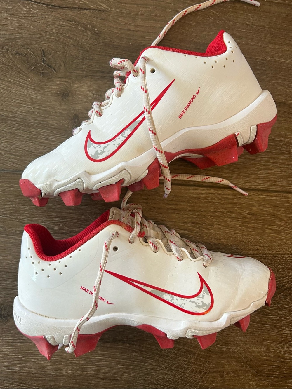 Nike White and Red Baseball Cleats